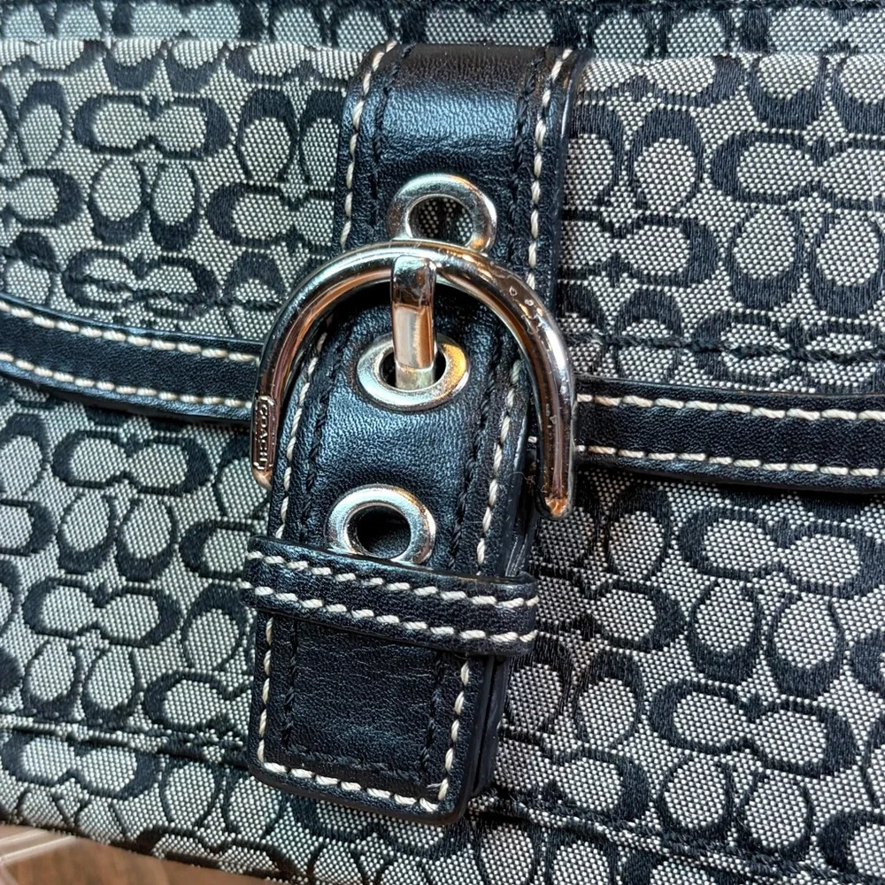 Vintage COACH Signature Soho Black and White Wristlet Clutch EUC